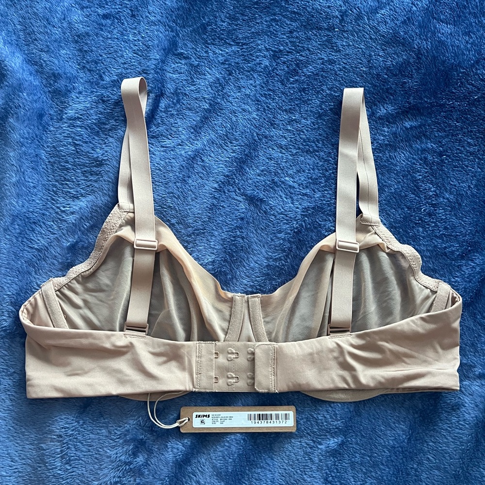 SKIMS Women's Cream Underwire Bra - Picture 2 of 4